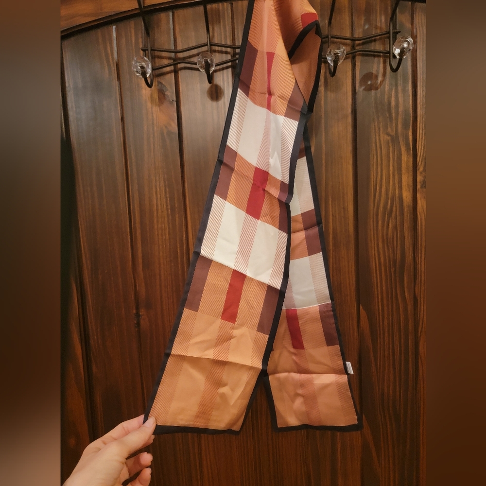Plaid silk like scarf - Picture 6 of 9